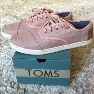Pink Toms tennishoes